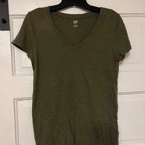 Gap favorite T olive green